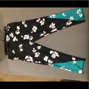 Floral print fabletics 7/8 crop leggings